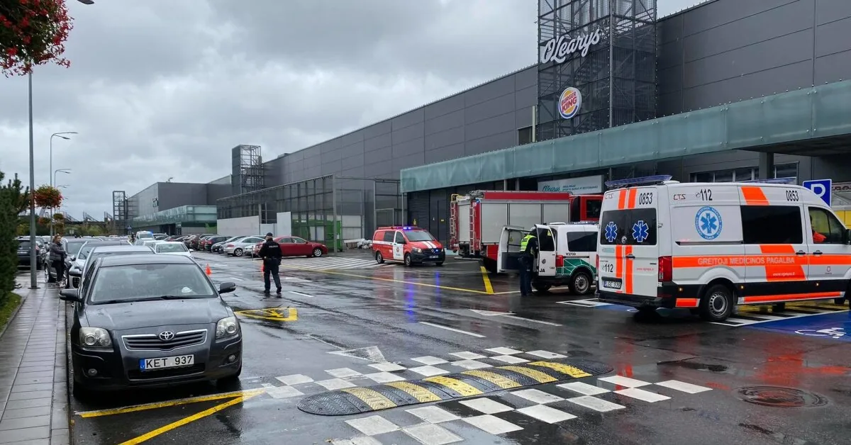 A young man suddenly died in Vilnius "Akropolis": pharmacists and medics performed resuscitation, police have started an investigation