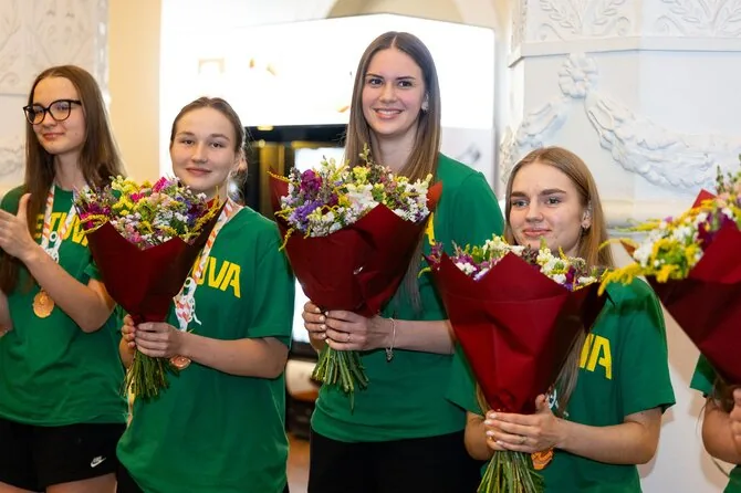 Photo by Saulius Čirba/Lithuanian U18 girls' national team welcome at Vilnius airport