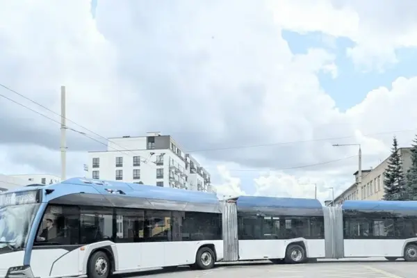 In Vilnius – a never-before-seen bus: will it fit in the narrow streets?