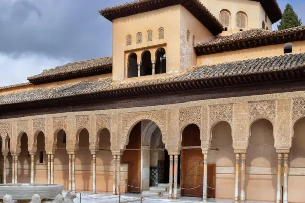 The Spanish tourism gem Granada was shaken by an earthquake