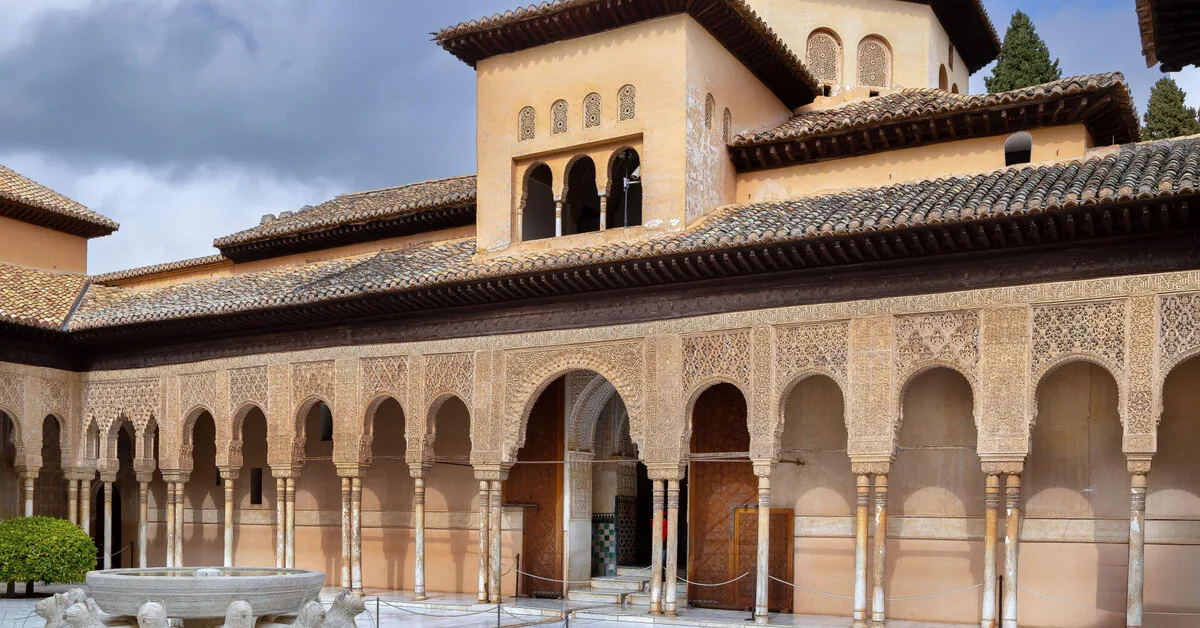 The Spanish tourism gem Granada was shaken by an earthquake