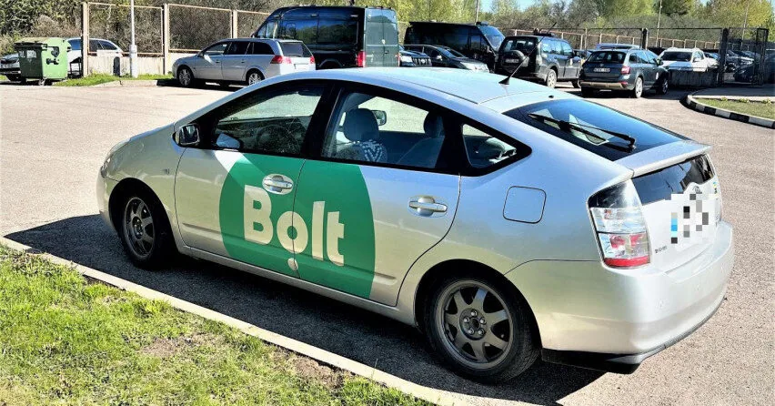 A 65-year-old woman who got into a "Bolt" car in Kaunas fell onto the asphalt – the family is looking for witnesses to the incident