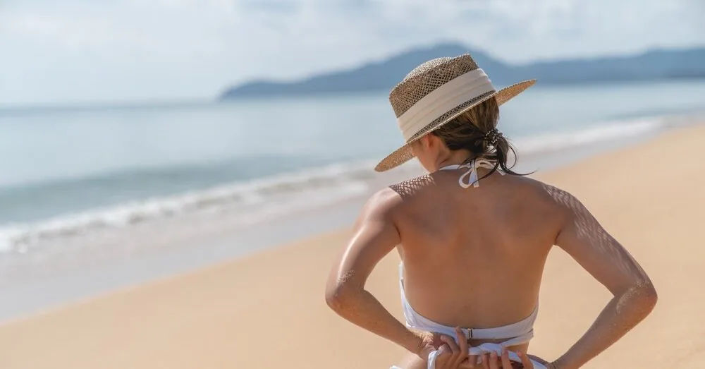 Unexpected trend on Spanish beaches: are women rejecting freedom of expression?