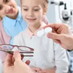 Children's eye doctor: these signs reveal that a child sees worse, even if they read all the letters during the check-up