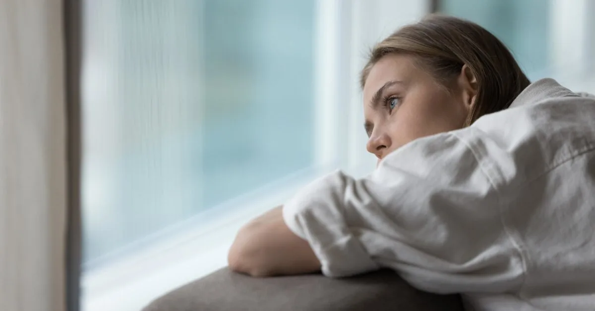 In the company, does a person always look happy? Psychologist warns – it may hide a painful condition
