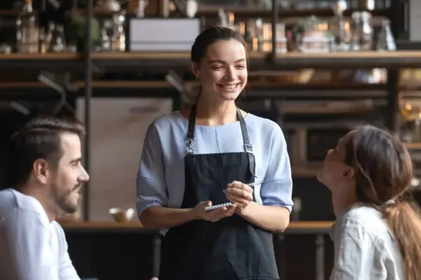 Stop making this common mistake in restaurants: you are actually not helping the waiters this way