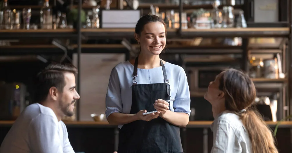 Stop making this common mistake in restaurants: you are actually not helping the waiters this way