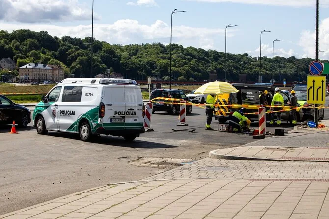 Teodoro Biliūno / BNS photo/Damaged gas pipe on Karaliaus Mindaugo Avenue in Kaunas