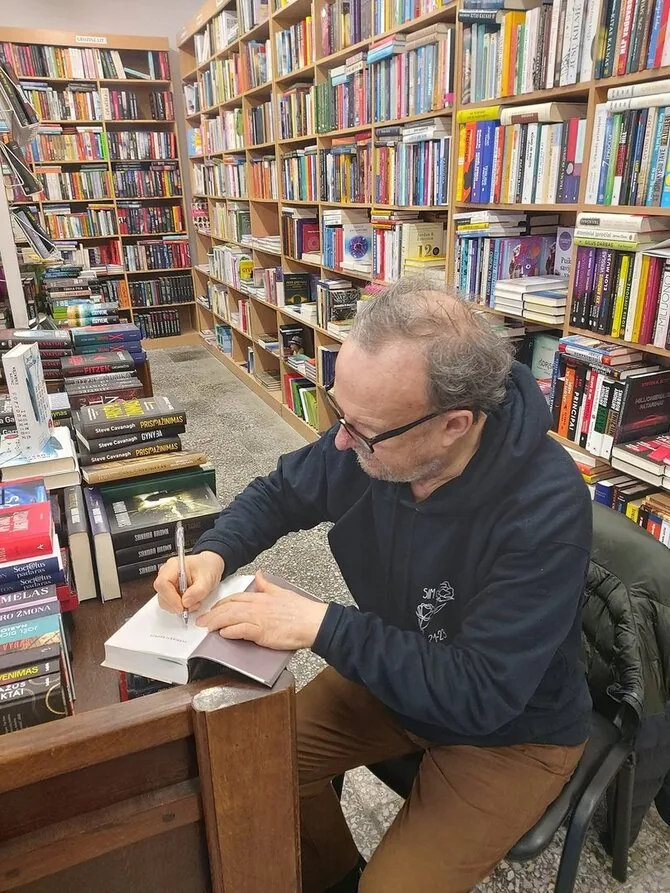 Asmeninio archyvo nuotr./„Rimos knygyne“ surengta Rolando Rastausko (RoRa) autografų sesija