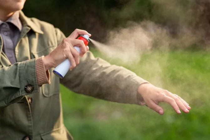 Shutterstock nuotr./Svarbu nepamiršti naudoti nariuotakojus atbaidančias medžiagas – repelentus.