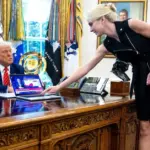 Trumpas opened his wallet: gave his favorite employees 45 thousand dollars each