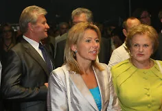 Kęstutis Glaveckas, his wife Rūta Rutkelytė and Kazimira Prunskienė / „Fotobanko“ photo.