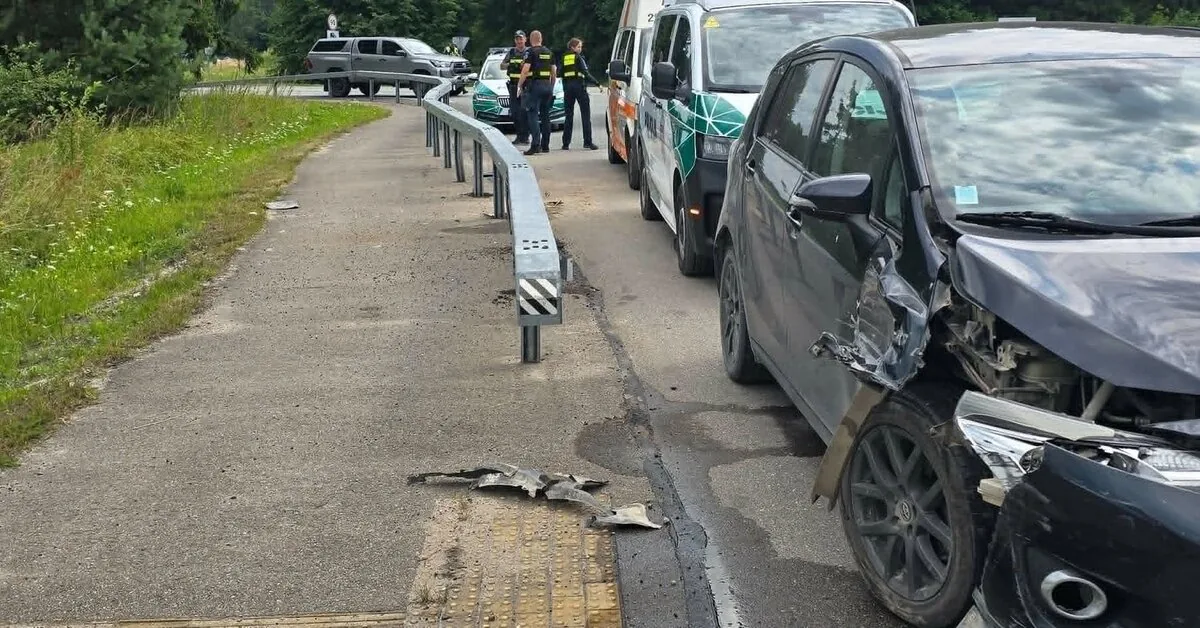 In Šilutė district, a "Toyota" crashed into barriers