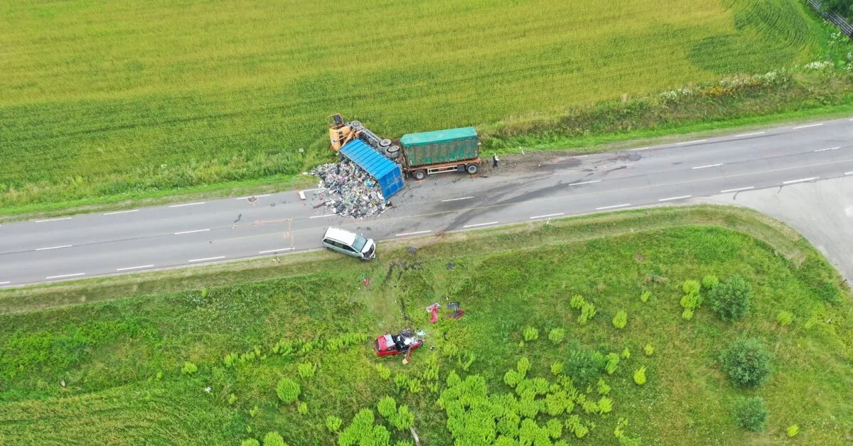 Terrifying head-on collision between BMW driver and MAN truck – a mystery for investigators
