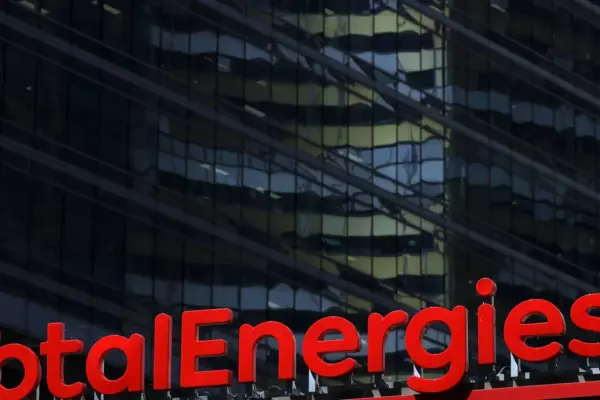 „TotalEnergies“ perka „Shell“ vėjo ir saulės energijos verslą Europoje