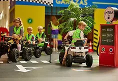 This time, the youngest are behind the wheel: Mega shopping center invites children to try driving on a real track