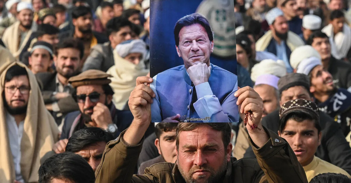 Pakistani government will appeal the court order to transfer the former prime minister to a private hospital