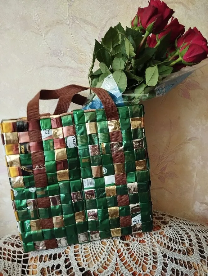 Asmeninio albumo nuotr./Rankinė iš pakuočių