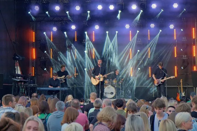 Organizatorių nuotr./Kazimieras Likša ir grupė festivalyje „Troškimai“, 2022
