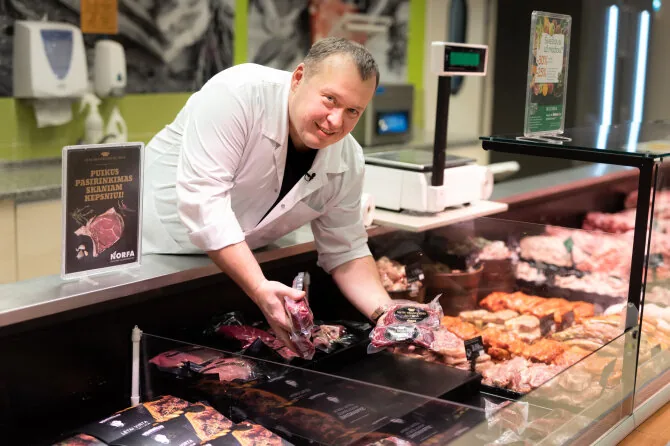 Gretos Skaraitienės / BNS photo / „Norfa“ chief butcher Dainius Bartošius