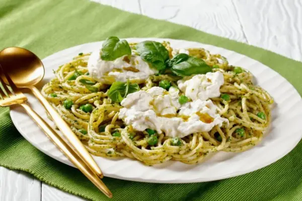 Danguolė's pasta with burrata and pesto sauce – a quick dinner reminiscent of Italy