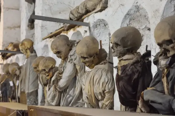 The creepy secret of the Palermo catacombs: the dead here look as if they are alive