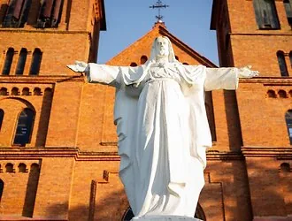 Priest accused of possessing child pornography defends himself: family representatives also speak out