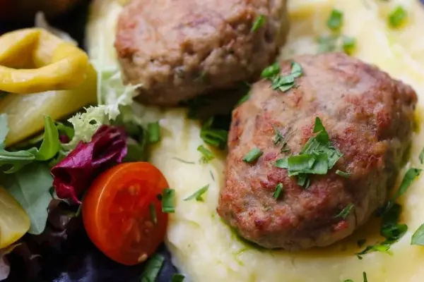 The secret of perfect cutlets: it all lies in one part of the meat and a simple trick