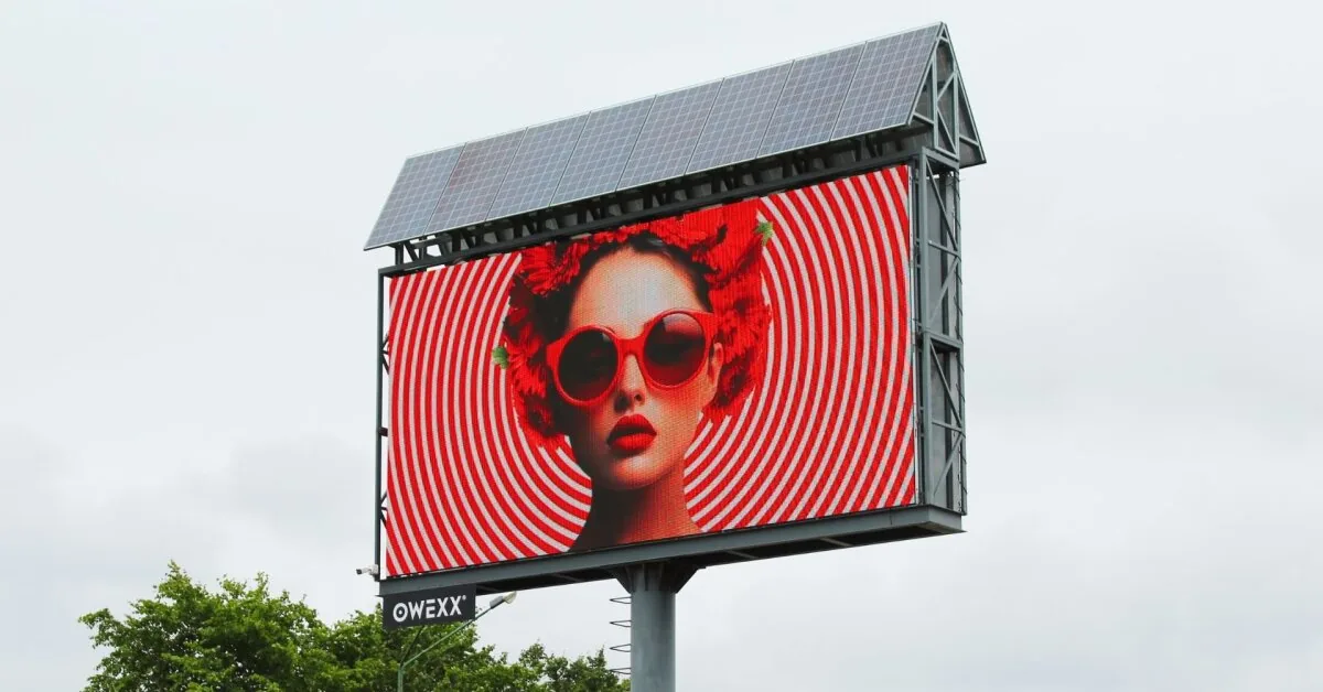 OWEXX outdoor screen network in Klaipėda: strategic locations, sustainability, and audience reach