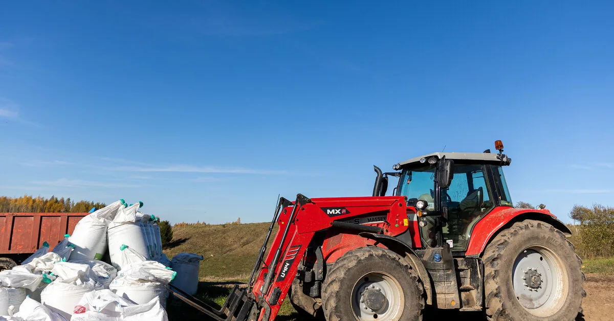 A tractor worth 70 thousand euros stolen in Šilalė district was soon found in a ditch