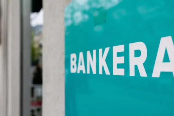 „Bankera“ changes its name