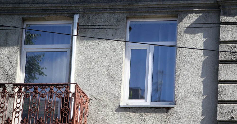 In Panevėžys, a drunk man is suspected of pushing another person out of a window
