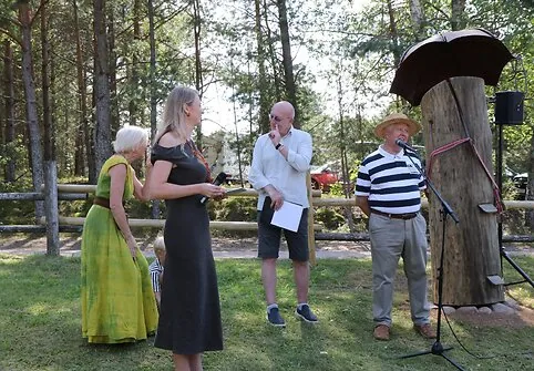 Stripeikiuose užgimė Bičių Respublika: ambasadoriumi tapo Valinskas