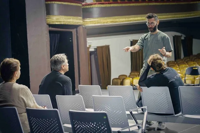 Vilniaus senojo teatro nuotr./Režisieriaus Ilja Moščickis spektaklio „Limbo“ repeticijos metu