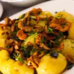 Summer delicacy: chanterelles fried in butter with crushed new potatoes and dill