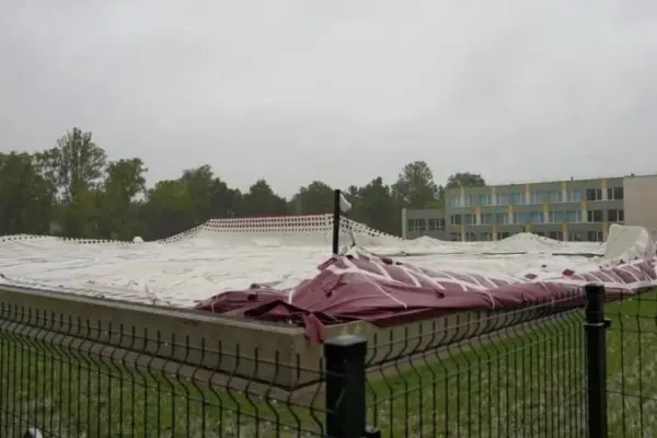 In Panevėžys, a storm damaged the football arena dome – people evacuated