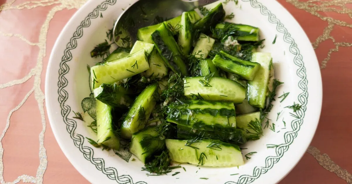 Crunchy pickled cucumbers with mineral water: the result will definitely not disappoint