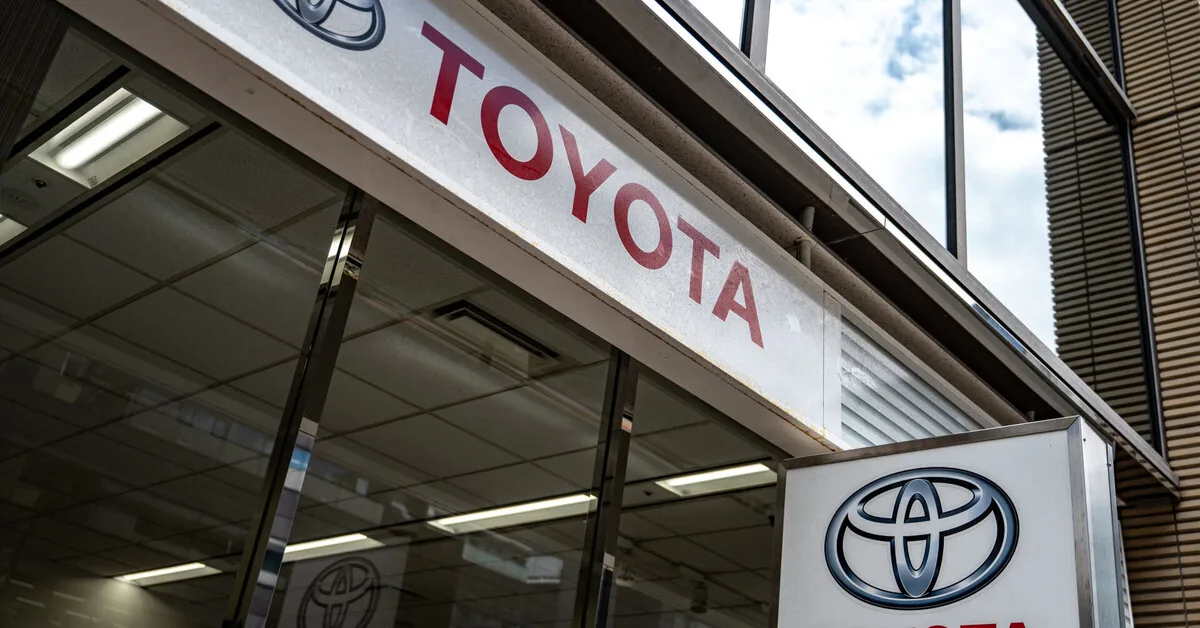 Due to the weak yen, Toyota raises full-year forecasts