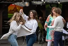 Močiutes Ramutės šokis su anūkais