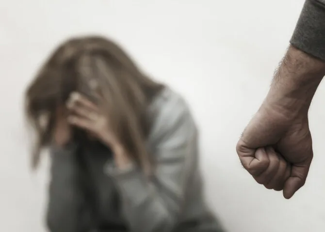 123RF.com image/Woman suffering violence