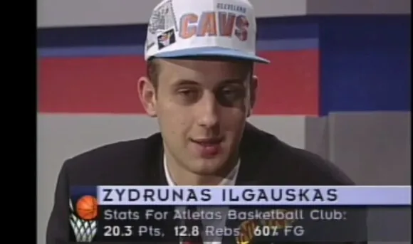 Stop kadras iš 1996 m. naujokų biržos video/Žydrūnas Ilgauskas NBA naujokų biržos dieną