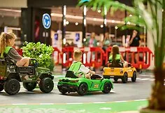 This time, the youngest are behind the wheel: Mega shopping center invites children to try driving on a real track