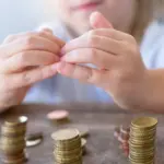 Child's behavior with money causes concern? Here's what parents should do in such a case
