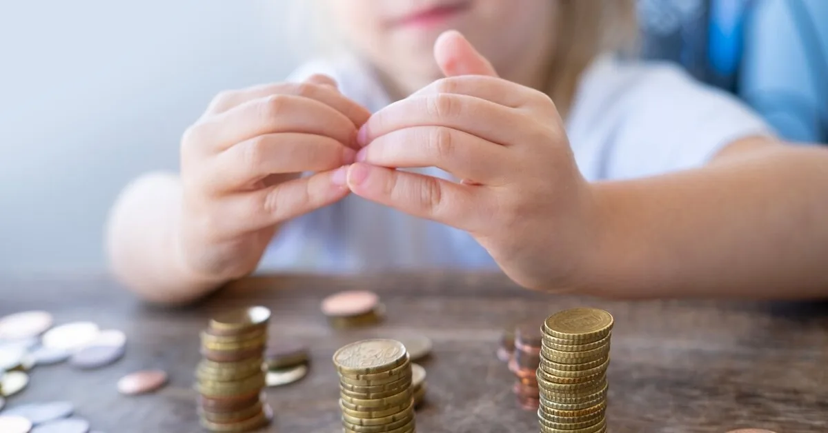 Child's behavior with money causes concern? Here's what parents should do in such a case