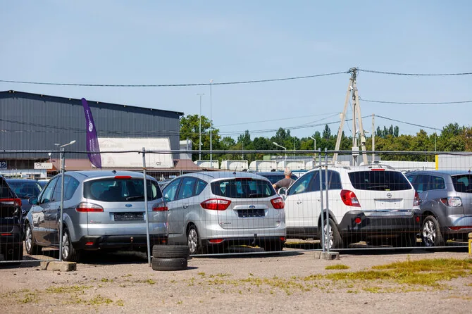 Eriko Ovčarenko / BNS nuotr./Naudoti automobiliai