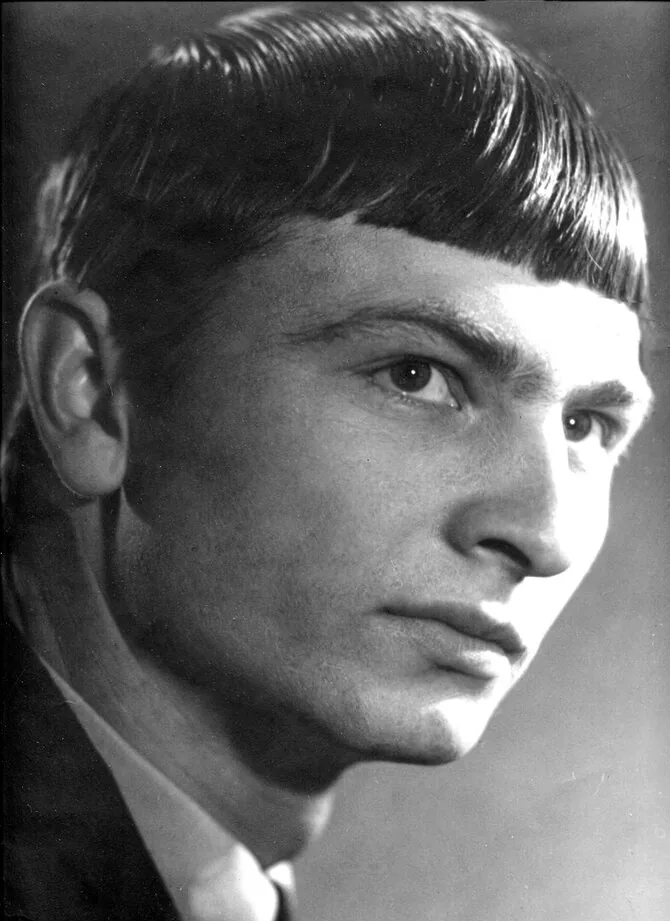 Bronislovas Kerys personal archive photo / Chief Stage Machinist of the State Youth Theater Bronislovas Kerys. Photographed before 1970.
