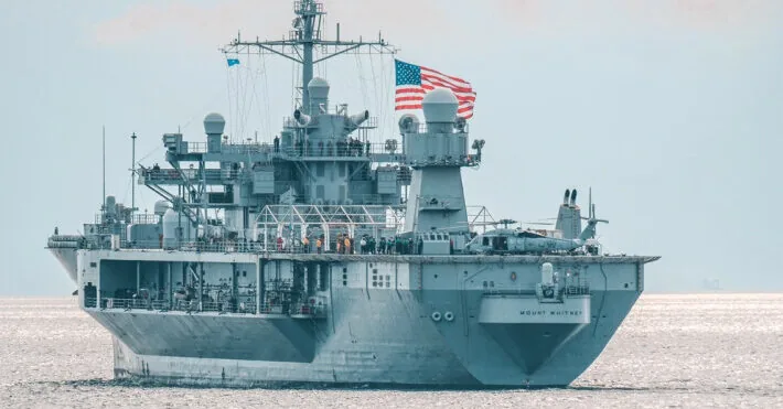 But that was not all: Trumpas began to change the new aircraft carrier