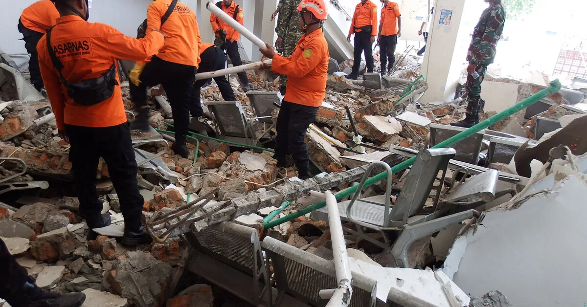 Strong earthquake in Indonesia has claimed at least 20 lives