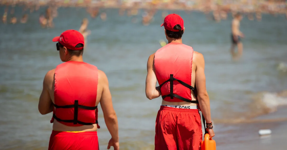 Risking life, but not money: fines remain unissued for swimming in the stormy sea
