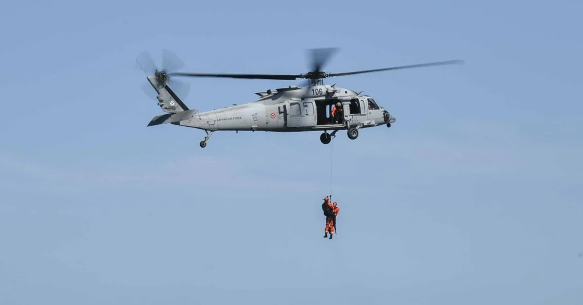 An extraordinary test for soldiers in the Baltic Sea: learning to survive after an emergency landing